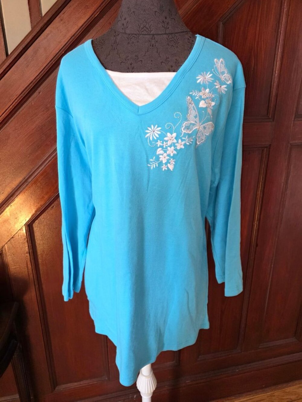 Decorated Originals Womens Blue V-Neck Floral & Butterfly Embroidery 3X